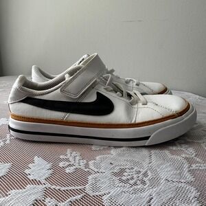 Nike Court Legacy Kids Size 2Y White Black DA5381-102 Good Hook Loop Strap